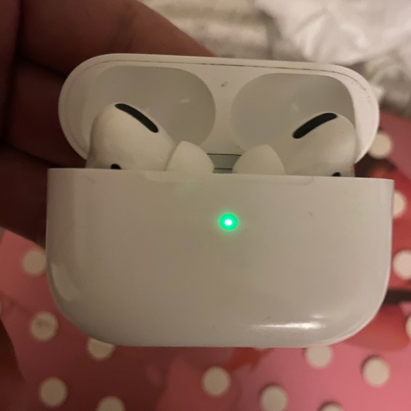 Air pods pro - Picture 1 of 2